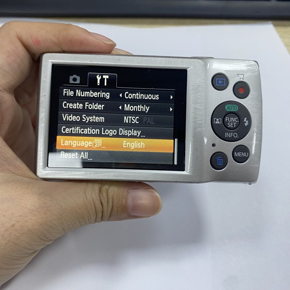 Canon PowerShot ELPH 180 20MP Digital Camera Sliver English language