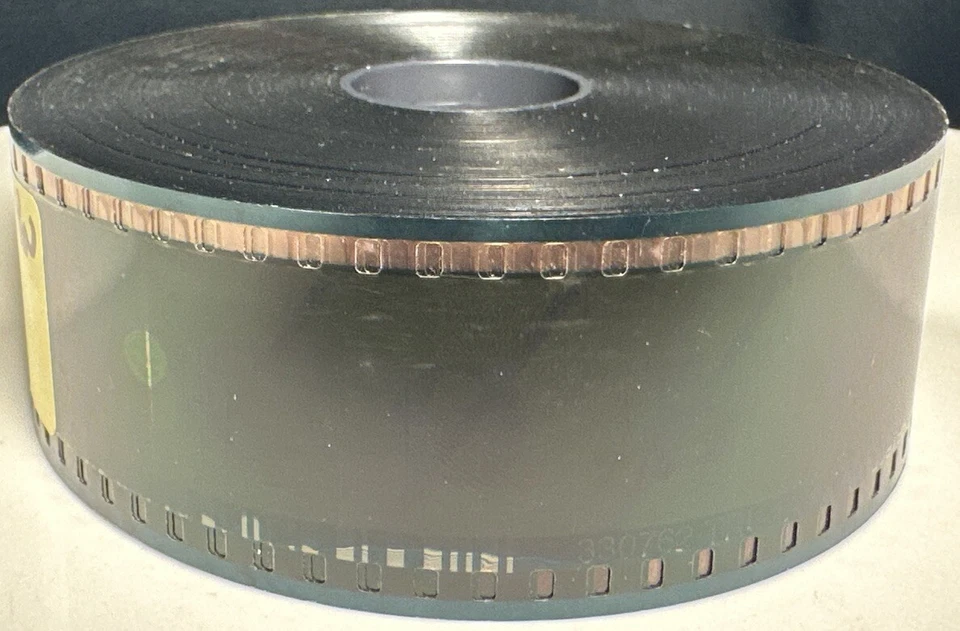 35MM Movie Trailer - He’s Just Not That Into You (2009) - Scope - Trailer #1A - Image 2 of 4