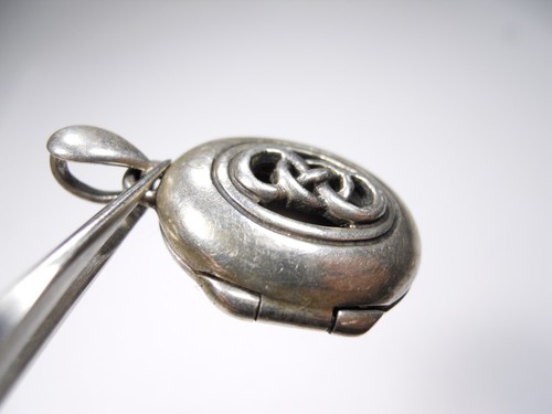 VINTAGE KELTISCHES KNOTEN DESIGN OVALES MEDAILLON 925 STERLINGSILBER CHARM ANHÄNGER - Bild 6 von 10