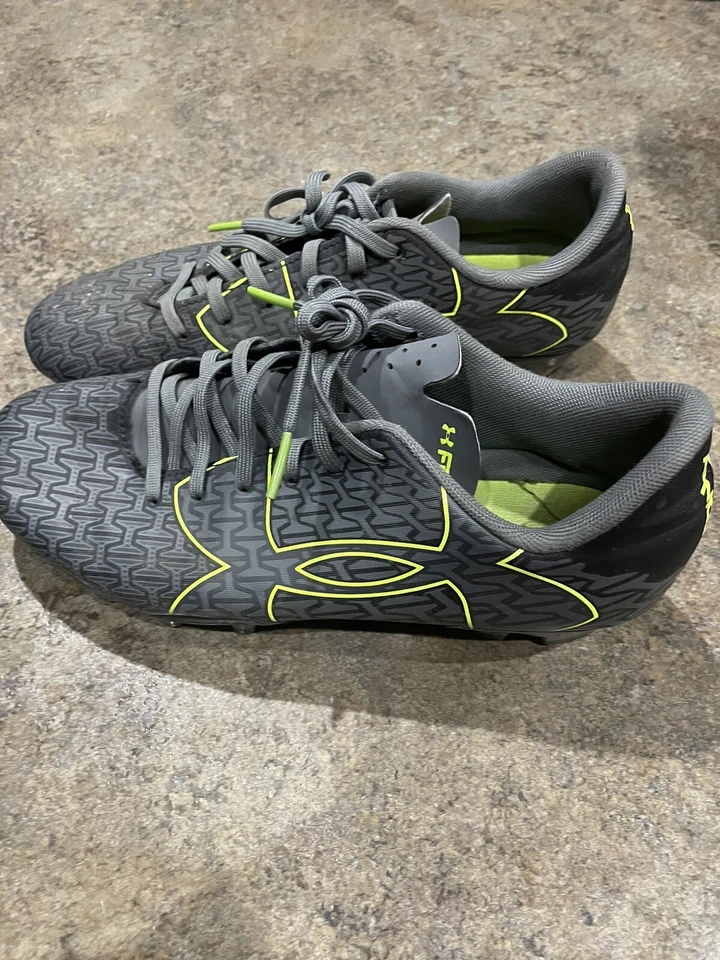 Botines de fútbol bajo armadura gris y verde Foto 4 de 4