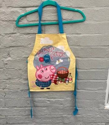 Pfefferschwein Picknick im Park Kinderwischbar sauber Kinderzimmer Malerei Kochschürze - Bild 1 von 4
