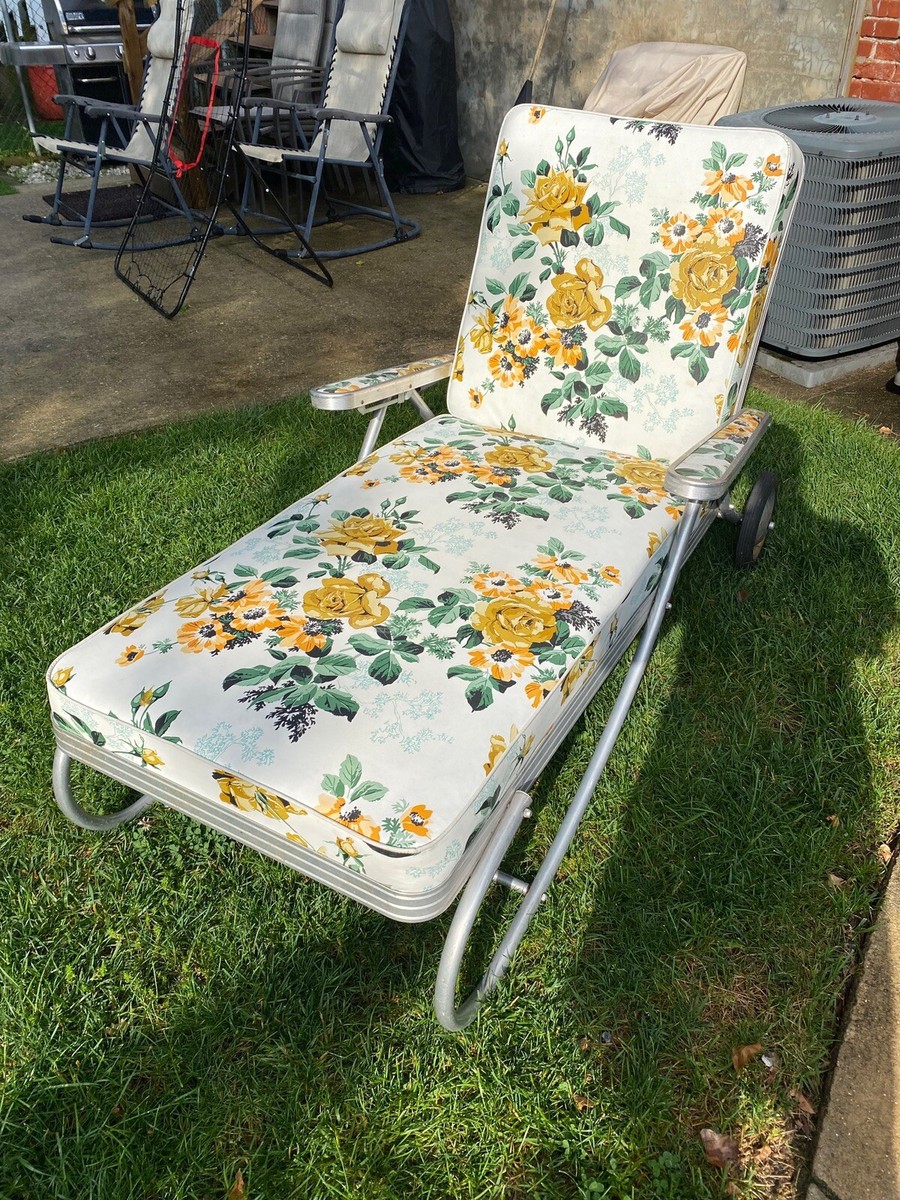 Vintage Chaise Lounge Chair Prada 2 Seater Chaise Lounge In Geneva — free download