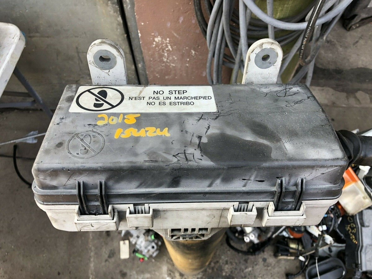 13 14 15 ISUZU NPR W4500 W5500 FUSE BOX COMPLETE TESTED GOOD SEE