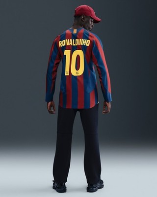 Nike 2005/06 Barcelona #10 Ronaldinho Reissue Jersey HQ1462-471 | eBay