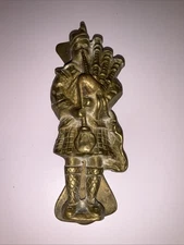 VINTAGE BRASS DOOR KNOCKER SCOTTISH BAGPIPER KILT AGED BRASS NICE