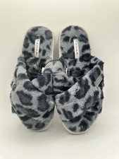 Tahari Lexi Comfy Slippers Grey Leopard Women s Size 9M Super Soft Fur Cozy New