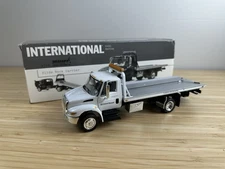 1ST GEAR INTERNATIONAL 4400 SERIES w United Rentals SLIDE BACK CARRIER