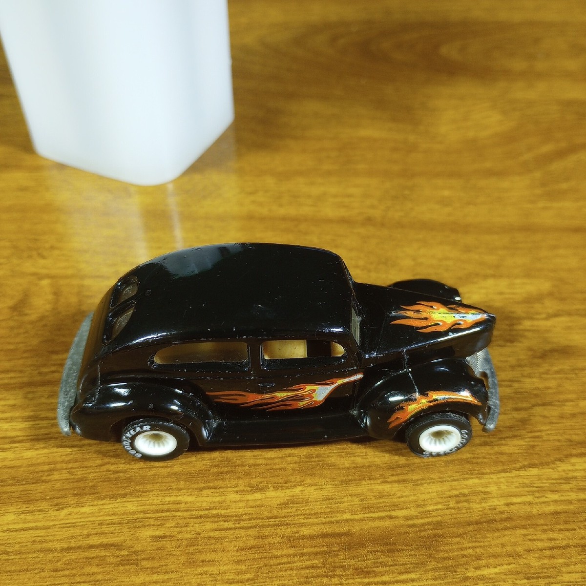 Hot Wheels Real Riders Fat Fendered 40 Ford 2-Door Black White Hub
