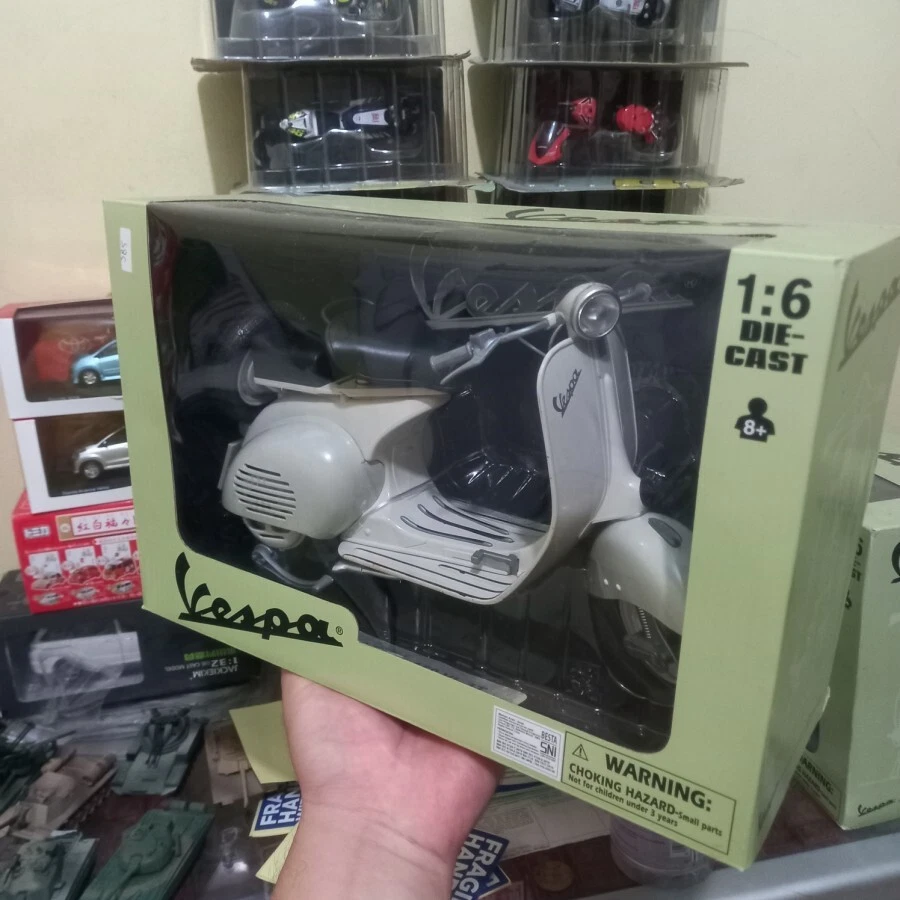 DIECAST MINIATURE MOTORCYCLE VESPA 150 VL 1T 1:6 NEWRAY CLASSIC RARE LIMITE - Image 2 of 4