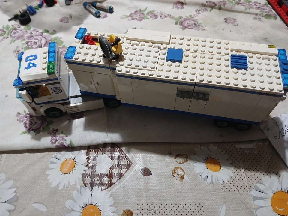 LEGO City 60044 Mobile Police Unit, foto 1 di 5