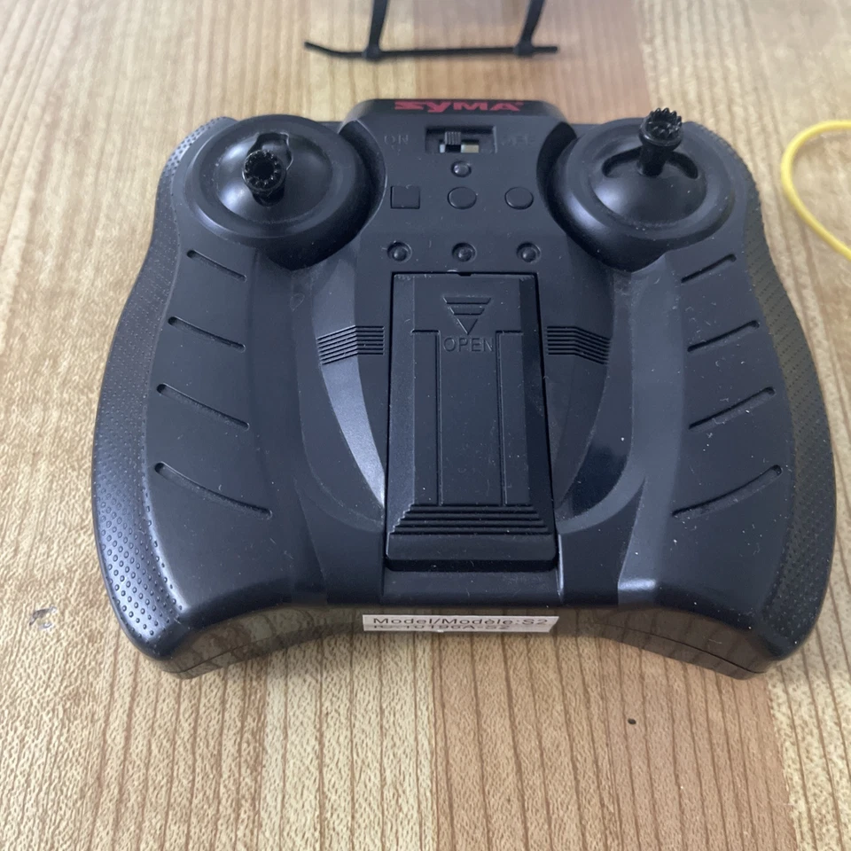 Syma S2 Remote Control Helicopter For Parts With Controller & Cable. *read 07a15 - Image 2 of 4
