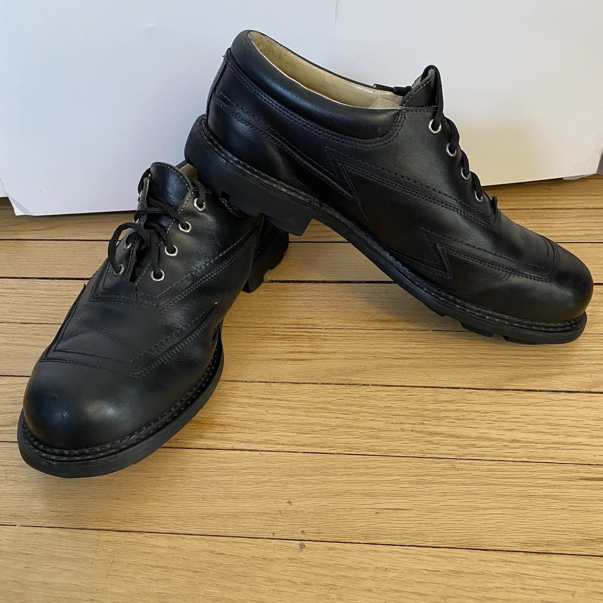 John Fluevog Oxford Dress Shoes for Men with Upper Leather  display picture 2