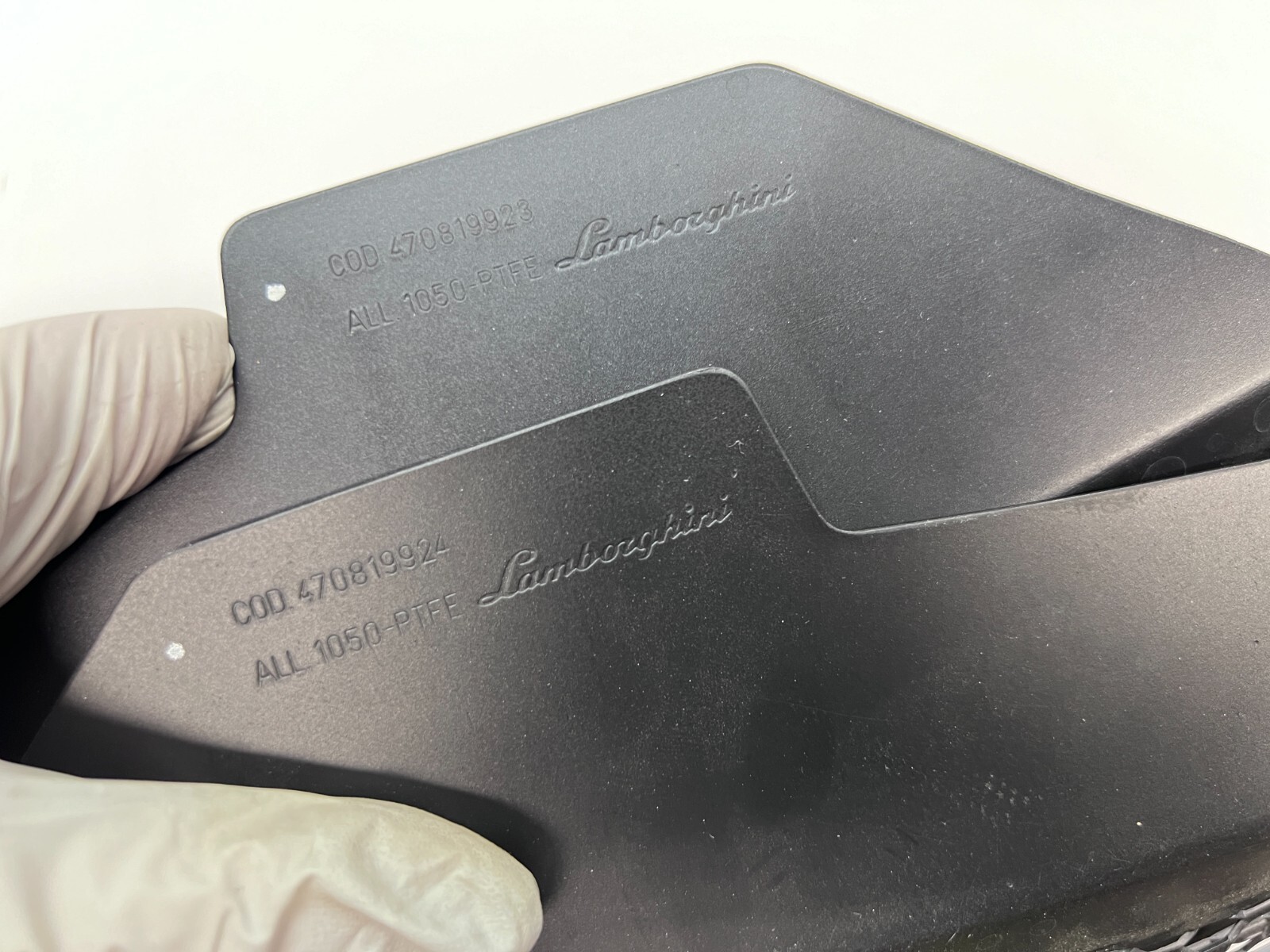 LAMBORGHINI AVENTADOR REAR SPOILER GRILLS VENT SET OEM 470819924 470819923