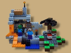 Retired 2014 Lego Minecraft (21113) The Cave Set Complete w/Manual!