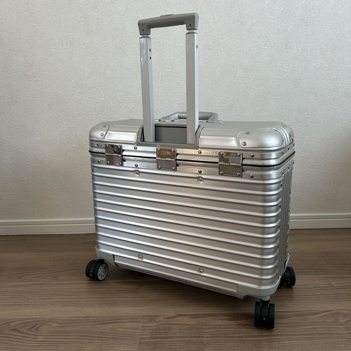 Rimowa Lufthansa Pilot Trolley 34L Silver 4-wheels Carry Case