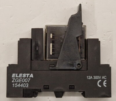 ELESTA Relais SGR282Z Spule 24V mit LED Type 22 und Sockel ZGE007