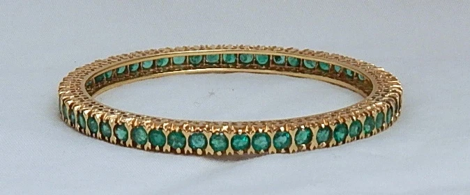 A PAIR OF MAGNIFICENT 18K YELLOW GOLD & EMERALDS VINTAGE BANGLE BRACELET    - Image 3 of 4