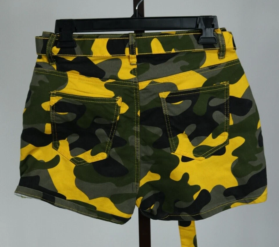 Rue 21 Ladies Juniors Teen Green/Mustard Camo Belted Shorts Size Large NEW - Image 2 of 4