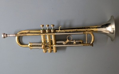Vintage Elkhart Trompete + SELTENES Vincent Bach Corp. 7C Mundstück & Case