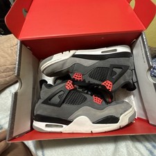 Earliest Known Michael Jordan Game-Worn Nike Shoes Sell for Nearly $72K 19