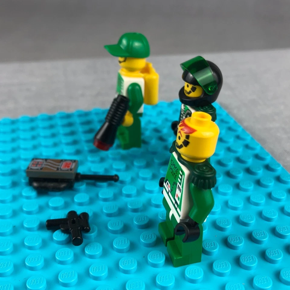 Lote de minifiguras e acessórios LEGO Town City polícia espacial oficial chefe década de 1990 - Imagem 4 de 4