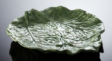 BASSANO flache Salat Servierplatte grün Blatt Relief italienische Keramik 41x35