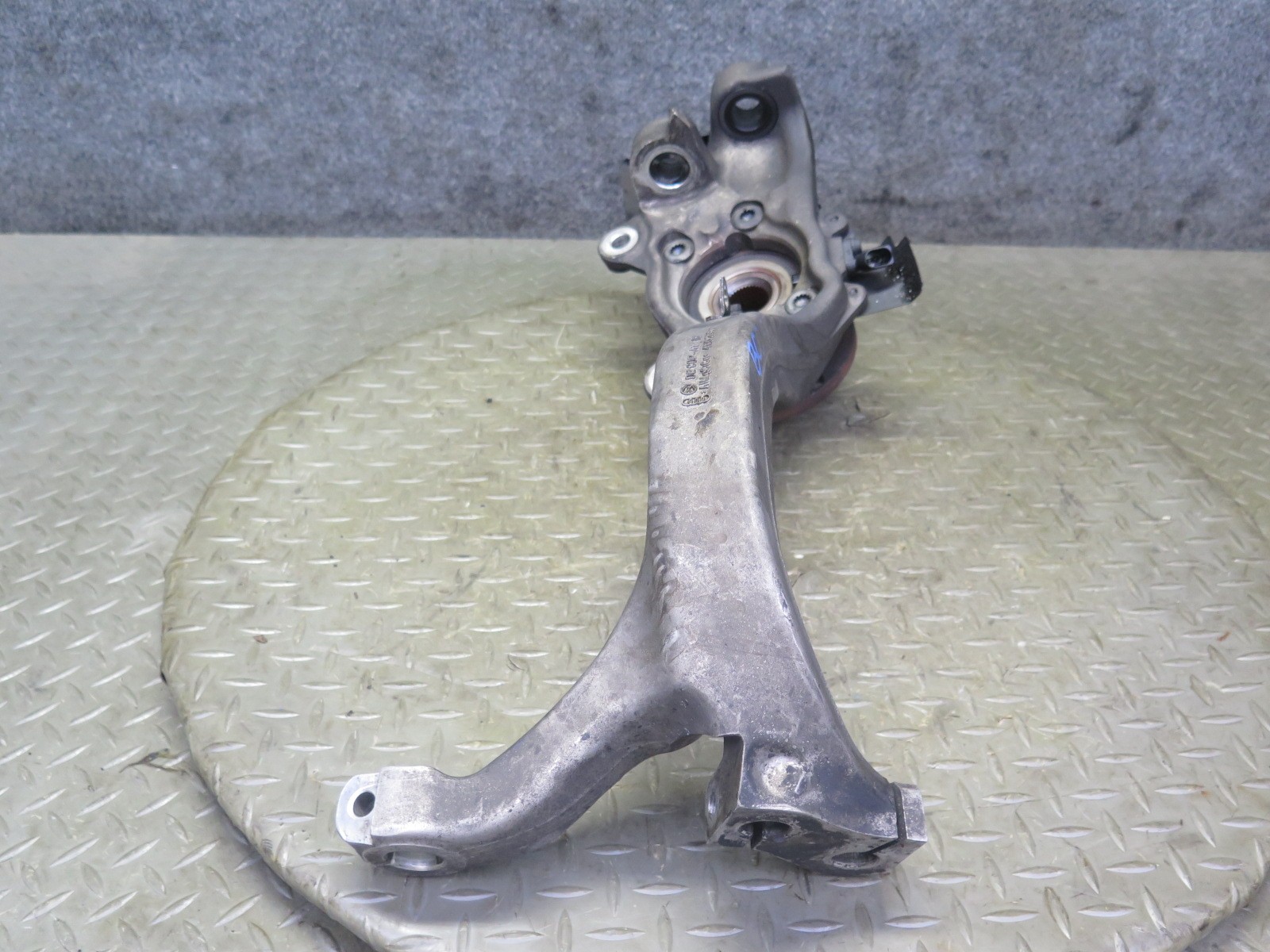 2006-2012 BENTLEY CONTINENTAL FLYING SPUR FRONT RIGHT SPINDLE KNUCKLE WHEEL HUB