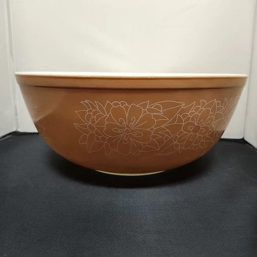 Vintage Pyrex Woodland Brown Number 404 4 Quart Bowl USA READ ON