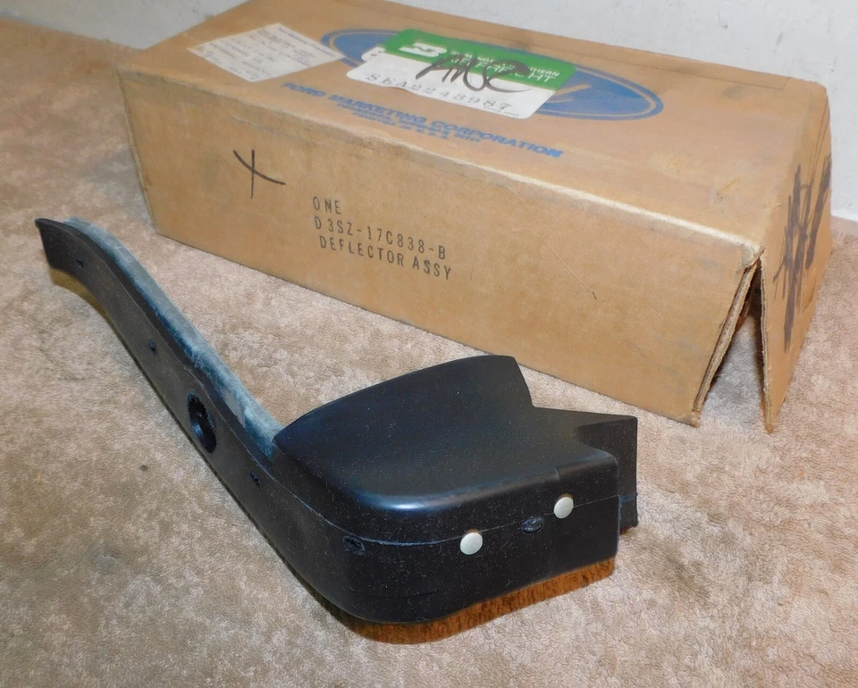 Ford Thunderbird 1973 nuevo en stock LH parachoques trasero relleno deflector de piedra Foto 3 de 4