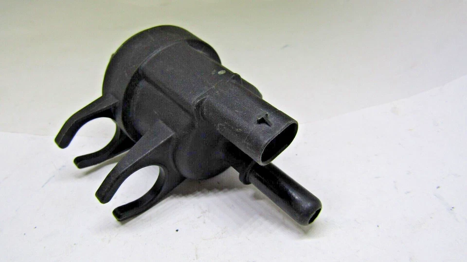 VÁLVULA DE PURGA DE BOTE DE VAPOR CP839 STD 2013 15 CHEVROLET SPARK OE Foto 4 de 4