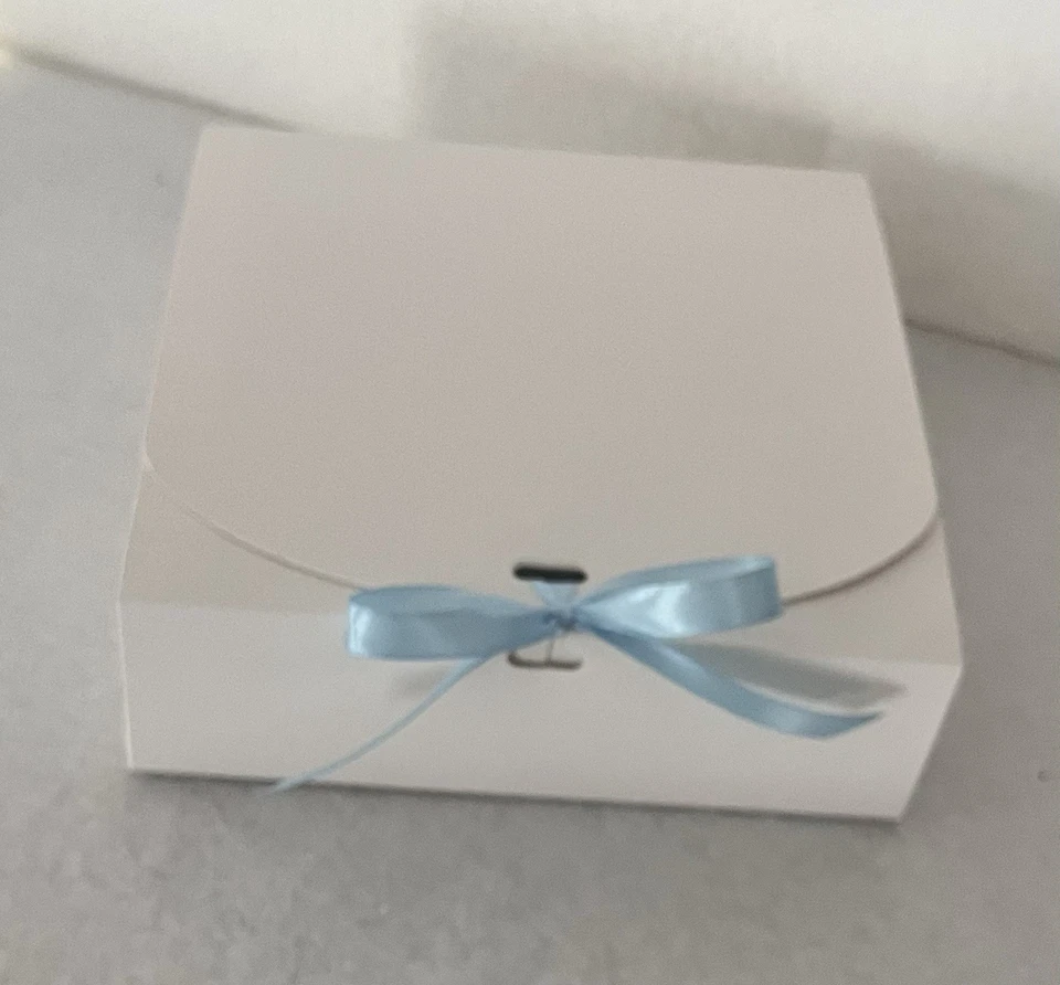 Berretto e scarpine, azzurro, lana baby, 0-3 mesi, uncinetto, nascita, benvenuto - Immagine 4 di 4