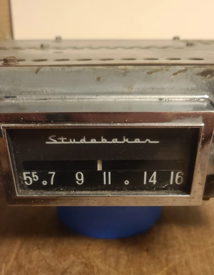 1958 Studebaker AM Radio Champion Commander AC-2905 w knobs - Image 4 of 4