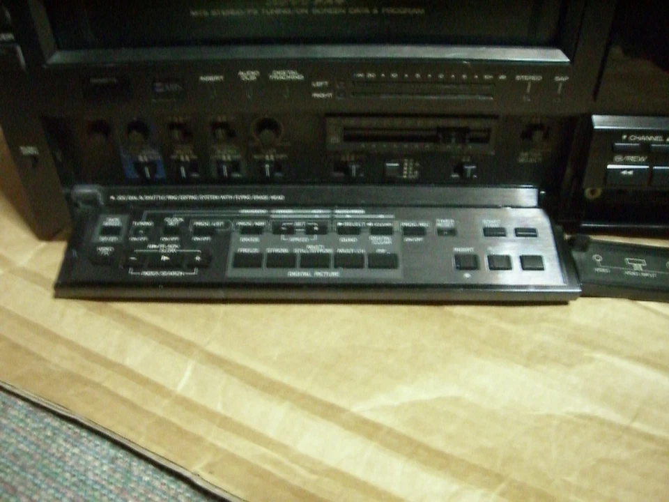 MITSUBISHI HS-U80 S-VHS enciende sin control remoto Foto 4 de 4