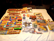 Vtg BIG HO railroad train lot 5 metal engines many cars and extras Take A Look