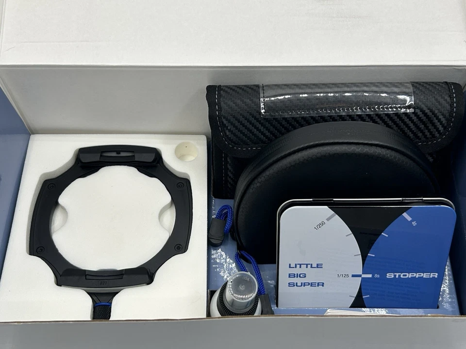 LEE Camera Filters LEE100 Deluxe Kit with 82mm Ring Adaptor - Image 2 of 4