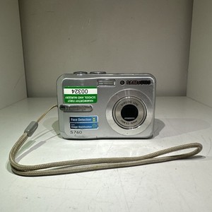 Samsung Digimax S760 7.2MP Compact Silver Digital Camera - Fully Working