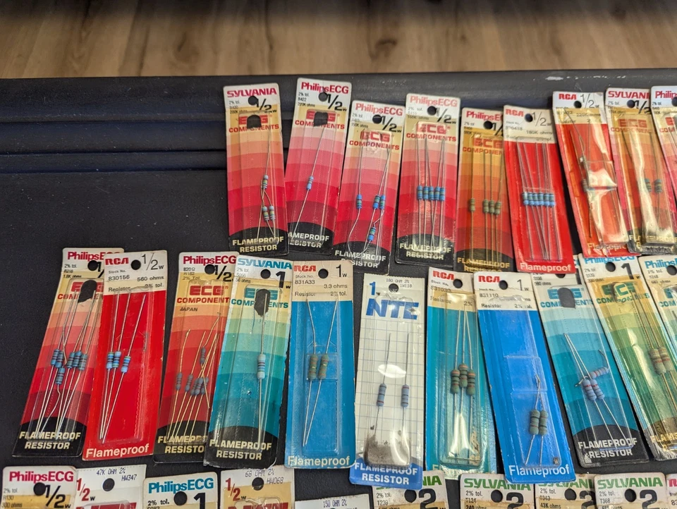ENORME LOTE MIXTO NUEVO STOCK ANTIGUO ECG 1/2 VATIO 39K OHM RESISTENCIA IGNÍFUGA SYLVANIA NTE Foto 2 de 4