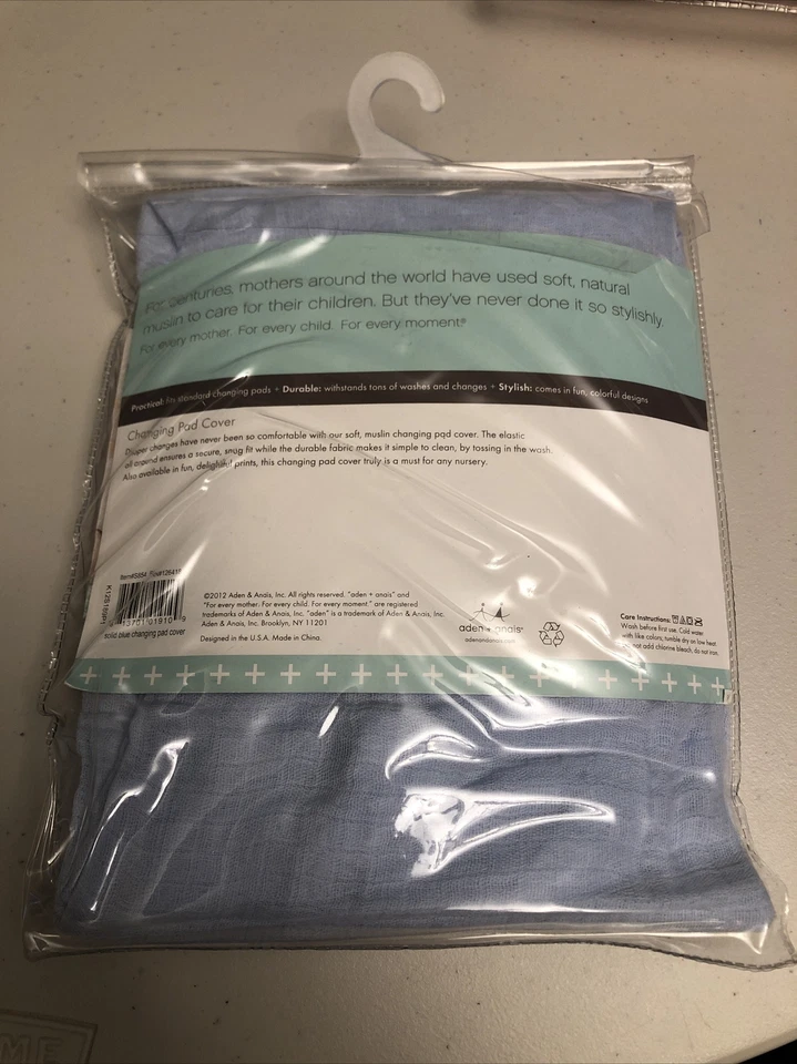 "Cubierta de almohadilla cambiadora Aden + Anais 100 % algodón muselina azul 33""x17""" Foto 2 de 4