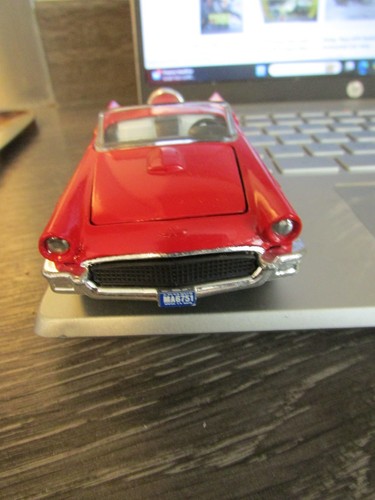 Corgi Classics 810:1957Ford Thunderbird Open Top In Red With White Stripe :Boxed - Picture 4 of 14
