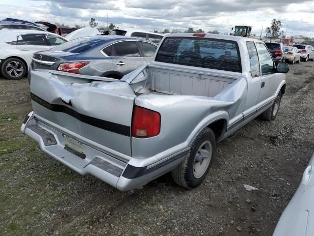 Chevrolet Pickup S10 1995 lado del conductor izquierdo brazo de control superior delantero 4x2 Foto 4 de 4