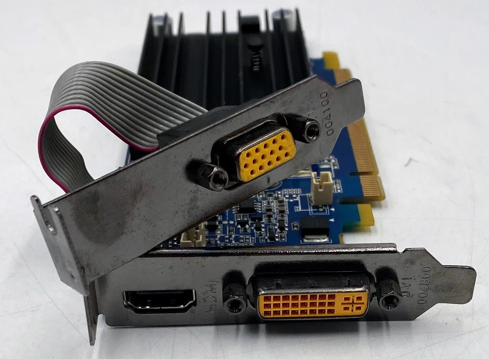 ZOTAC NVIDIA GeForce 8400 GS 288-80N44-040ZT 256MB DDR2 PCIe x16 Graphics Card - Image 3 of 4