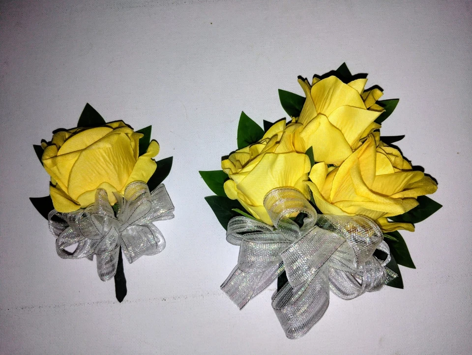 Hand Made Corsage and boutonniere Set - Image 3 of 4