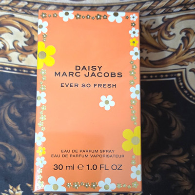Marc Jacobs Daisy Ever So Fresh Eau de Parfum Natural Spray 1.0 fl oz