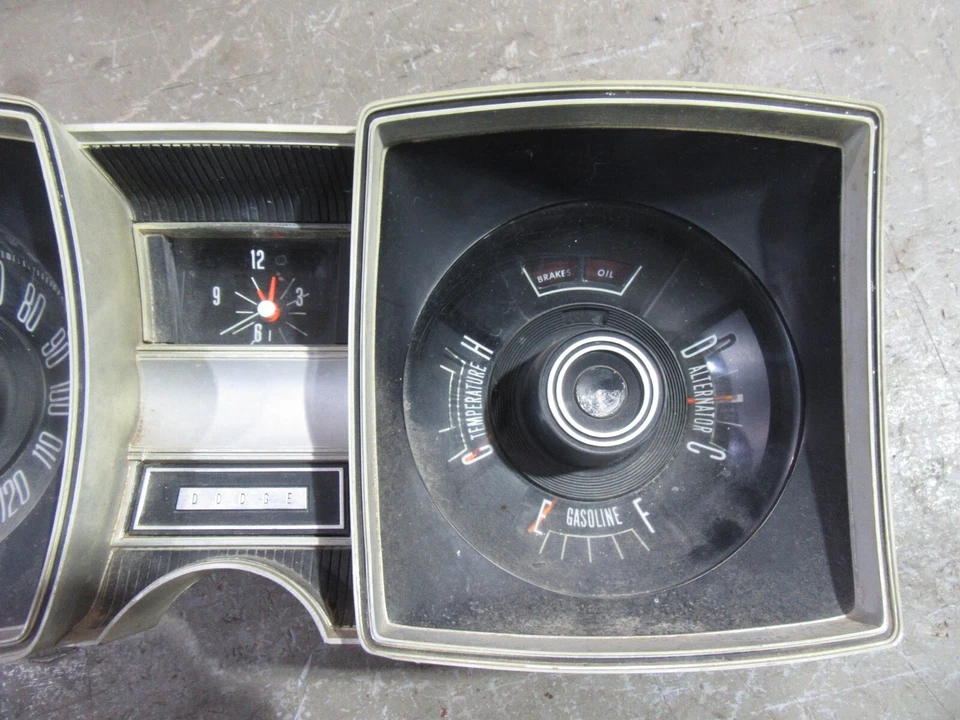 Dodge Polara Monaco 1967 panel de tablero interior velocímetro medidor grupo Foto 2 de 4