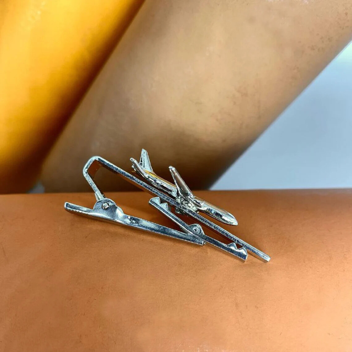 Clip De Corbata Chapado En Oro – Diseño Avión, 2 Unidades, Elegante Y Con Sujeción Firme