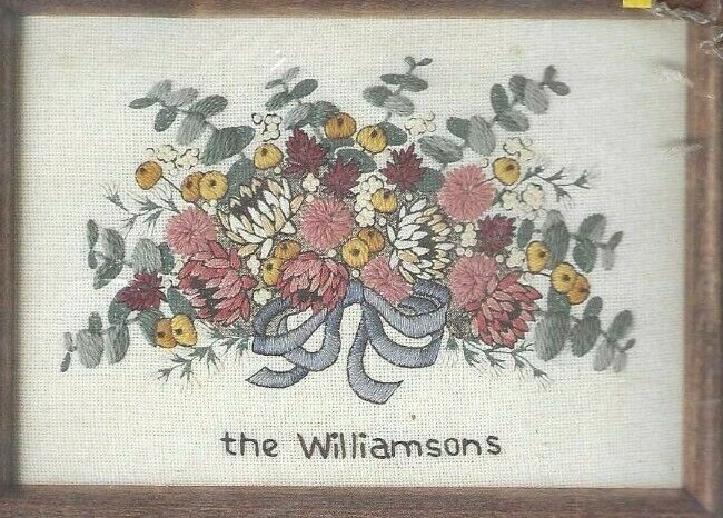 DRIED FLOWERS--Blue Ribbon--Beautiful Flower Arrangement--Crewel KIT-image