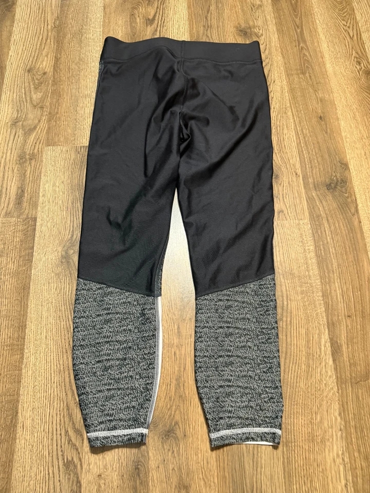 Pantalones Under Armour, Para Mujer Grandes, Blanco Negro Capri Leggings Compresión Foto 2 de 4