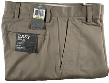 NWT Men  s Dockers Brown Classic Fit D3 Easy Khaki 30x32. MSRP 50.00