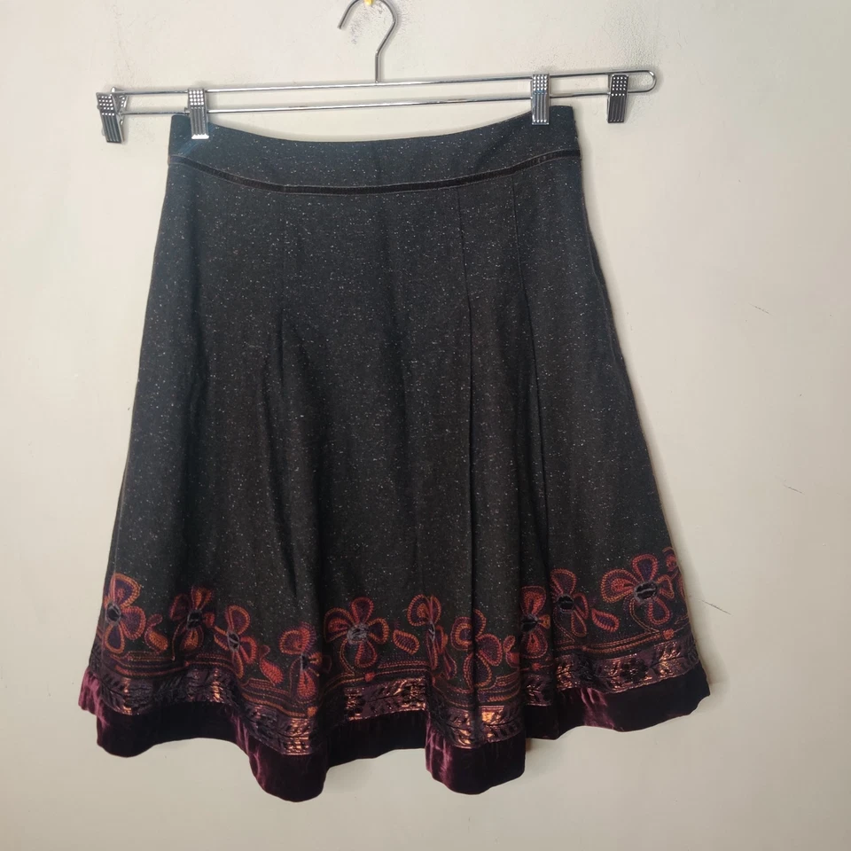 Falda Cynthia Steffe Línea A Talla 10 Floral Bordada Plisada Tweed Terciopelo Ribete Foto 2 de 4