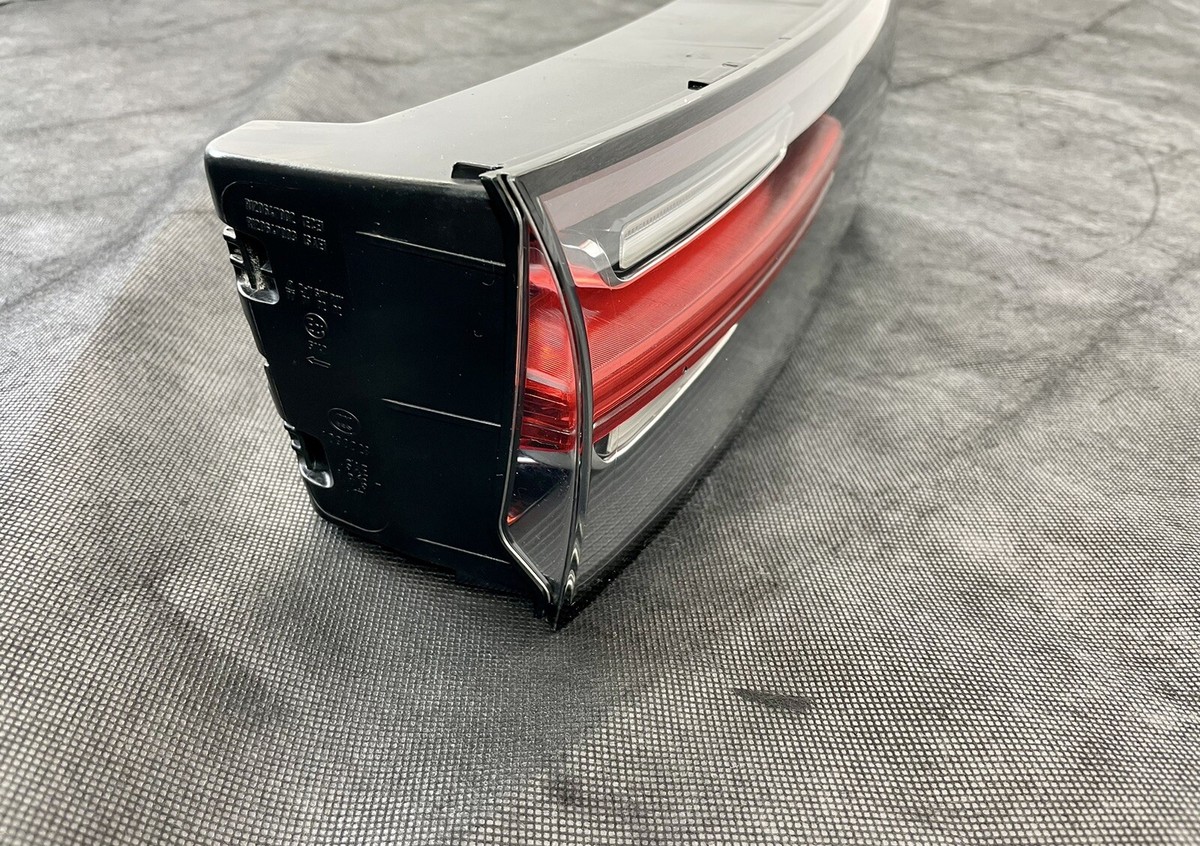 Porsche ポルシェ 9Y0カイエン 純正 リアライト 9Y0945081P Porsche ポルシェ 9Y0カイエン 純正 リアライト 9Y0945081P